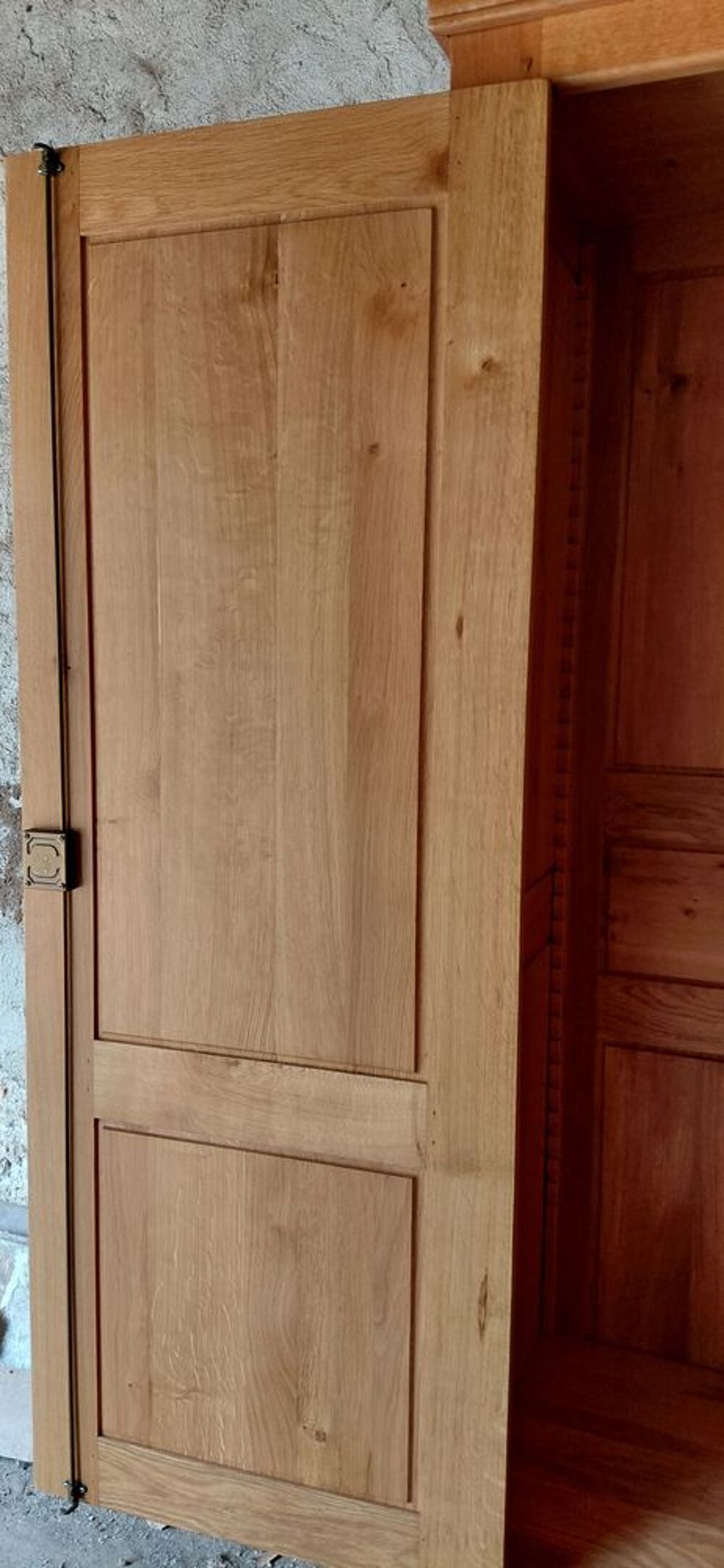 Armoire en bois 2 portes 2 tiroirs Meubles