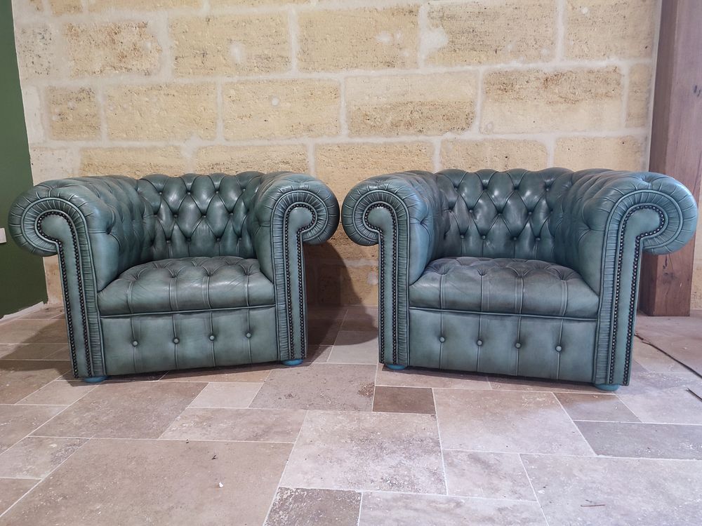 Authentique paire de fauteuils CHESTERFIELD Meubles