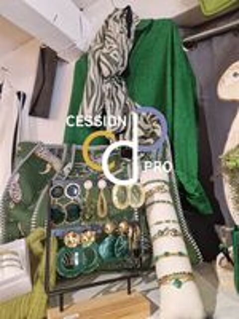   BOUTIQUE D'ACCESSOIRES DE MODE, BIJOUTERIE FANTAISIE ET MAROQUINERIE À VENDRE AU CŒUR D'UZÈS. 