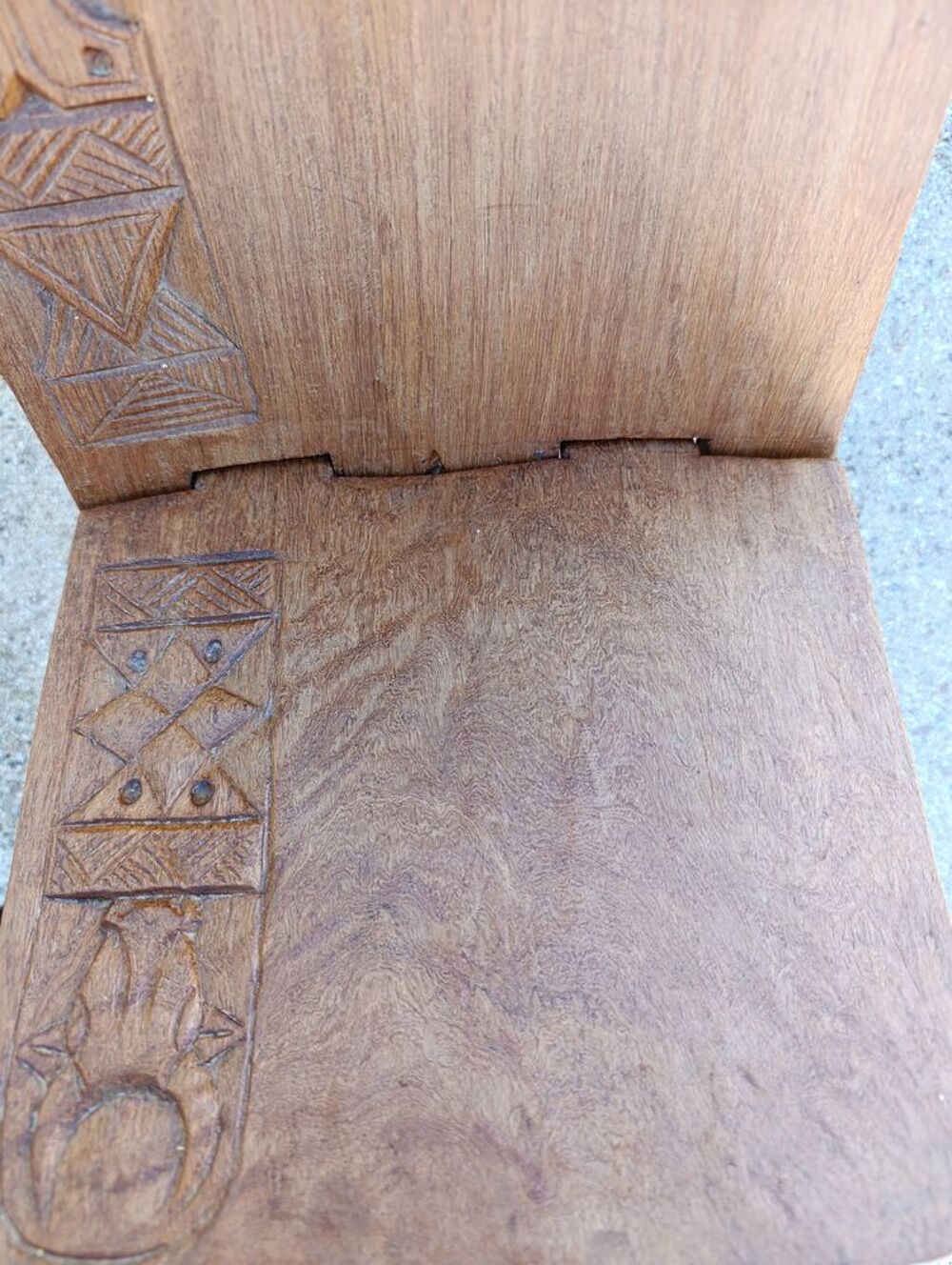 Ancienne belle chaise en bois Style Viking,motifs sculpt&eacute;s.. Meubles