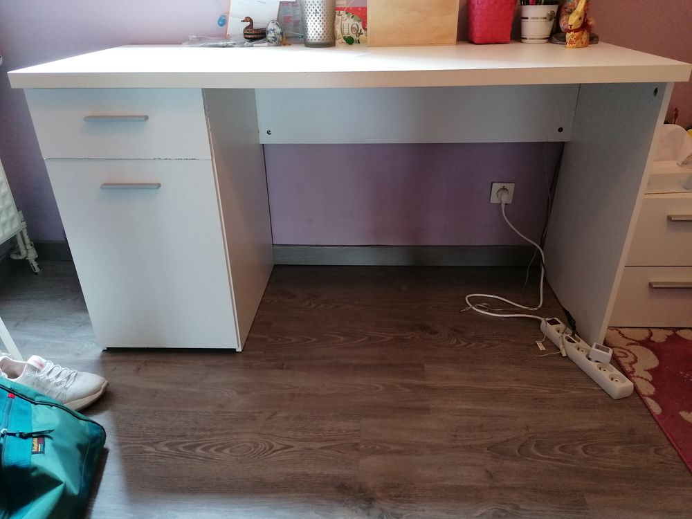 Bureau Blanc FINLANDEK . Tr&egrave;s robuste
Meubles