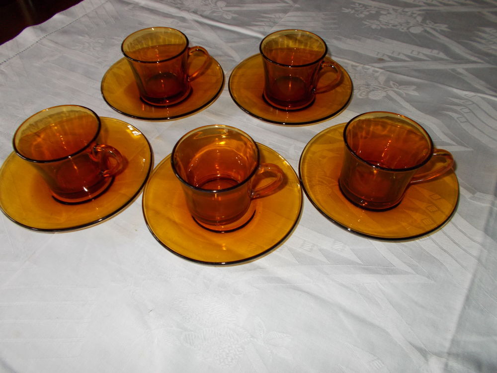 tasses et sous tasses vintages Cuisine