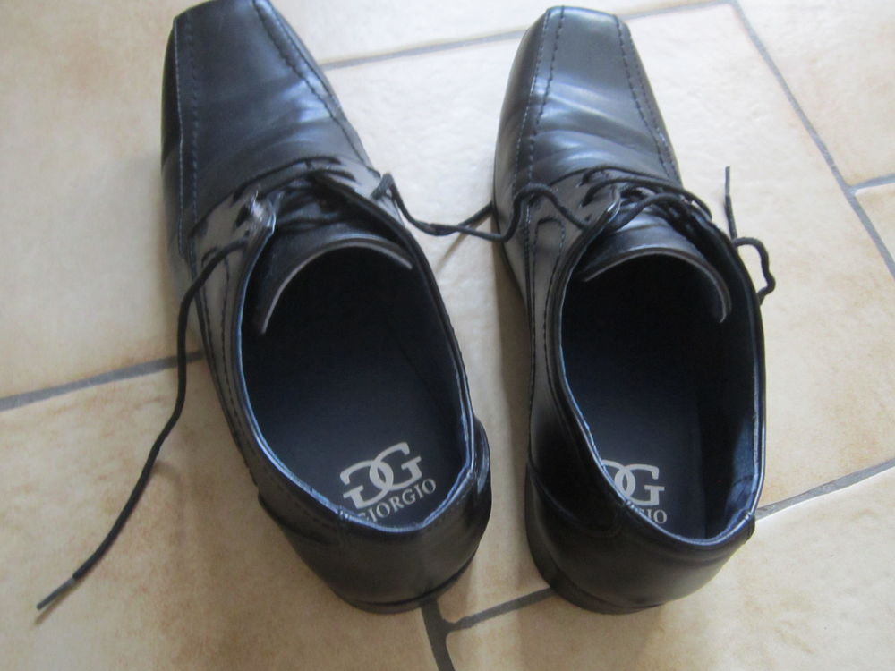 Une paire de chaussures Homme Chaussures