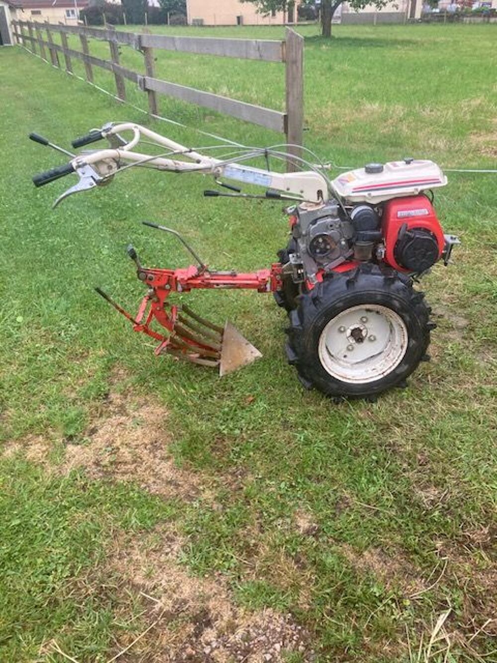 
motoculteur kubota t650
tbe peu servi Jardin