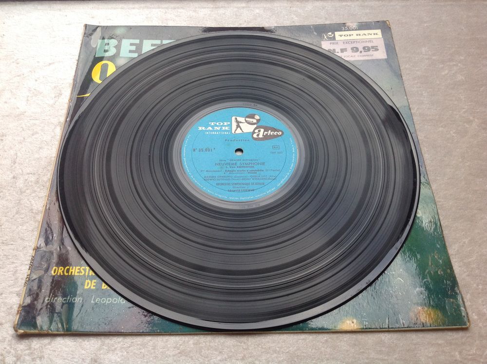 BEETHOVEN 9&egrave;me SYMPHONIE 33 TOURS Envoi Possible
CD et vinyles
