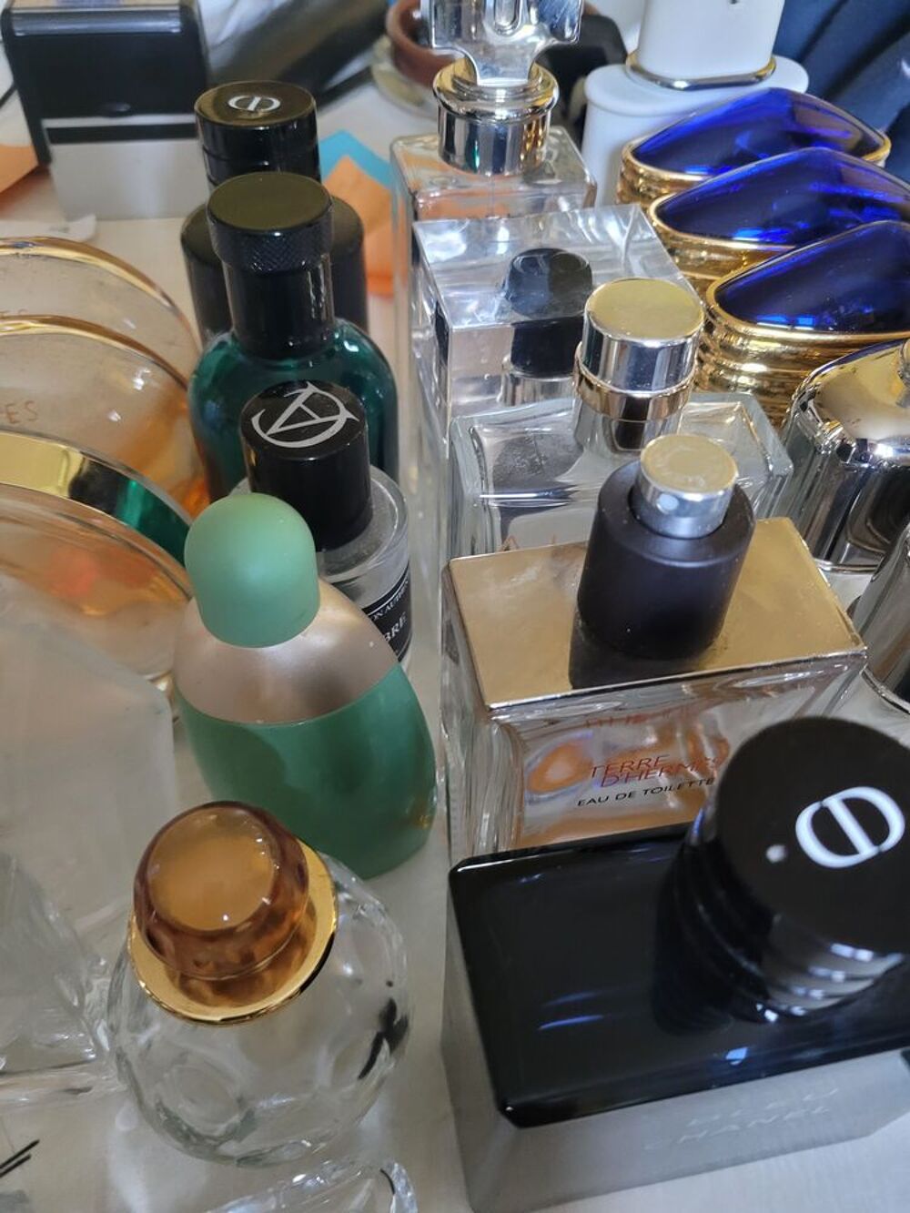 28 FLACONS DIVERS PARFUM DE MARQUE VIDE POUR COLLECTION 