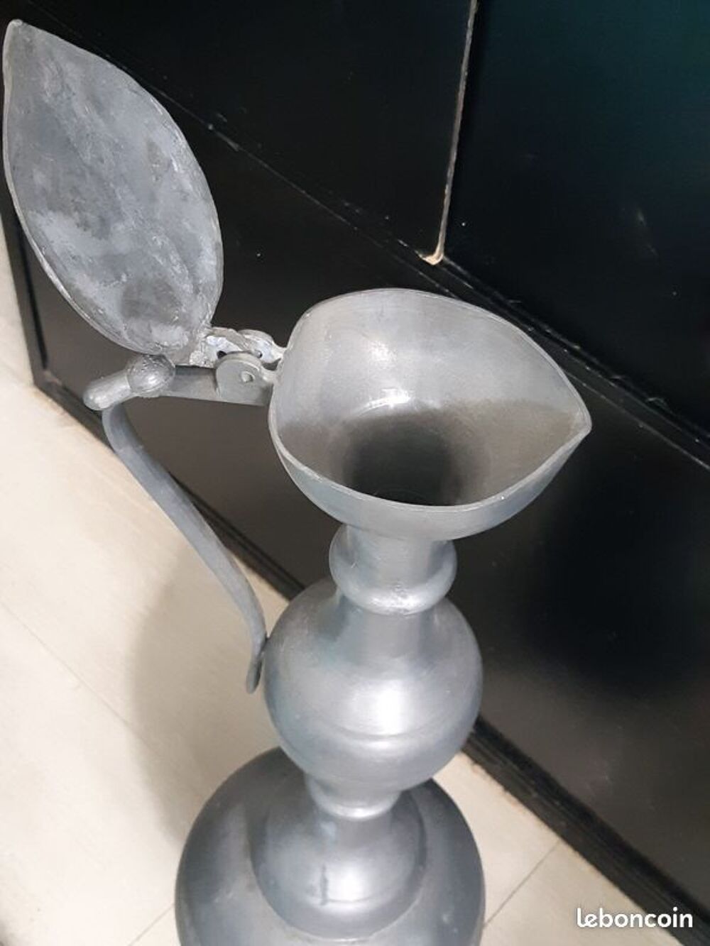 Carafe haute en &eacute;tain Décoration