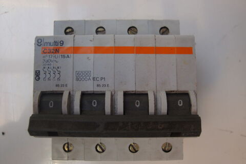 Disjoncteur 3 PH + N C32 15 A 380 V 10 Quesnoy-sur-Deûle (59)
