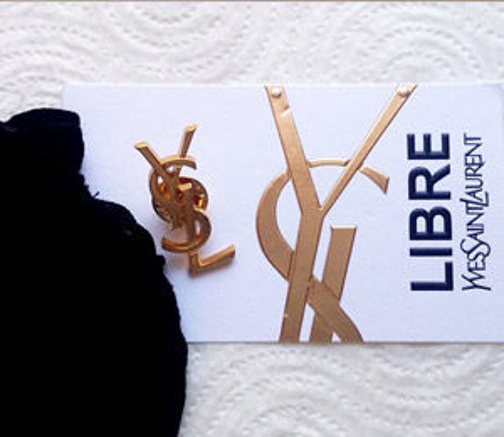 Pin's parfum YSL YVES SAINT LAURENT ET SON POCHON, neuf 