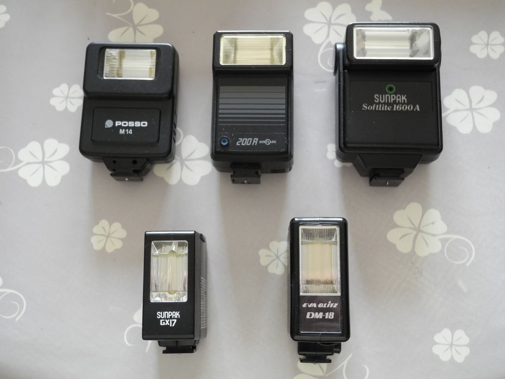Lot de 5 flashs. Photos/Video/TV