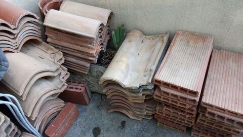 DIVERS  TUILES BRIQUES 0 Beaucaire (30)