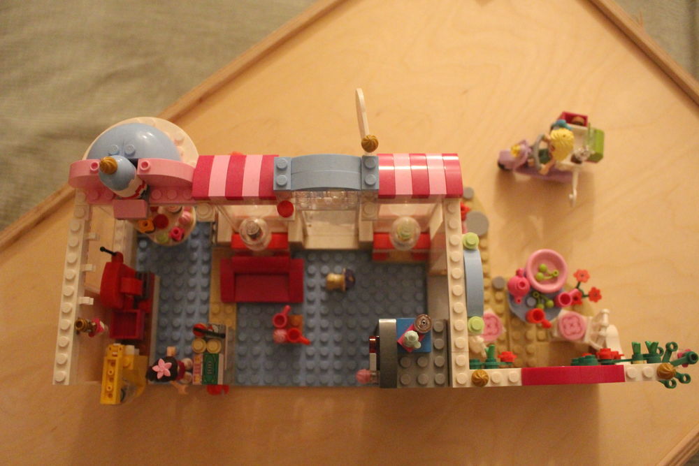 LEGO Friends - Le Cupcake Caf&eacute; d'Heartlake City Jeux / jouets