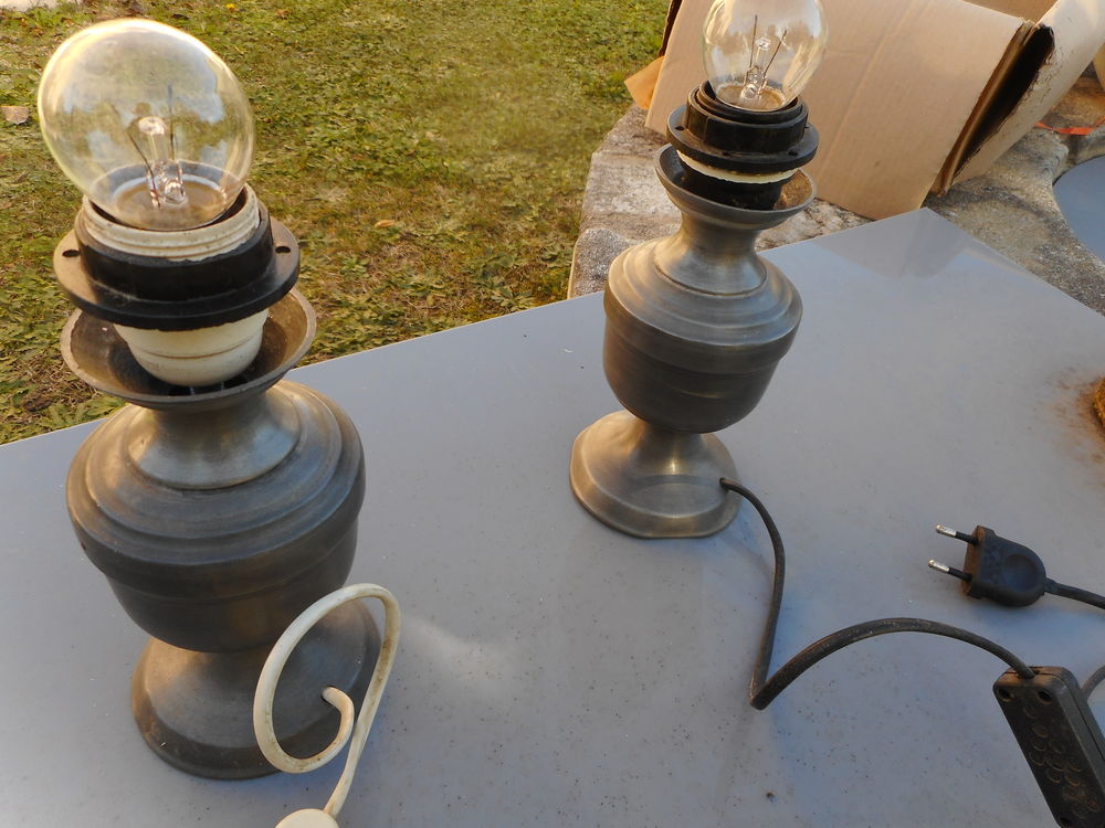 LOT DE 2 LAMPES DE CHEVET EN ETAIN Décoration