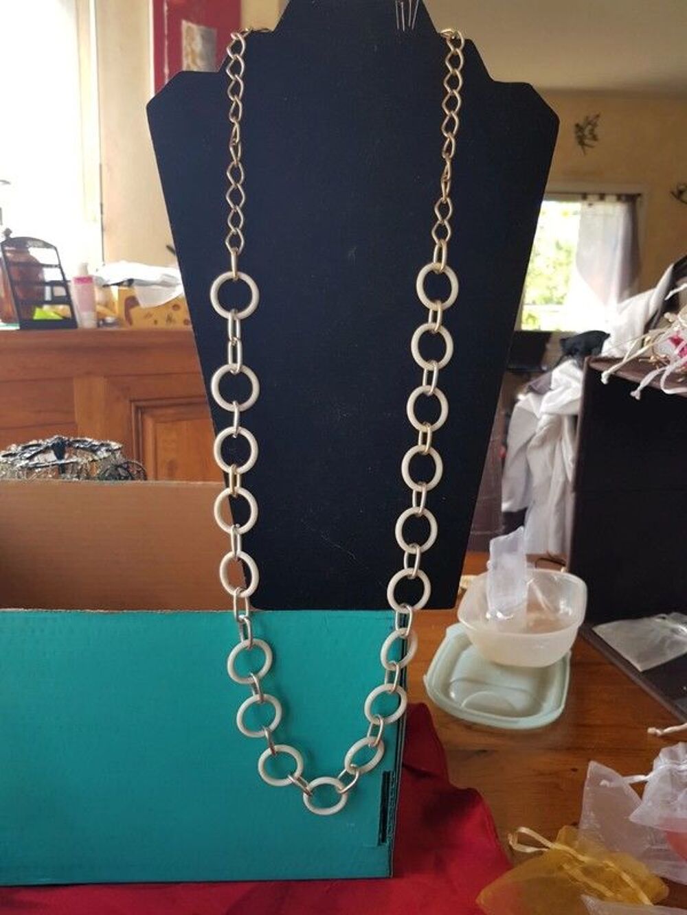 Collier chaine blanche et argent&eacute; tr&egrave;s bon etat 98 cm de lon Bijoux et montres