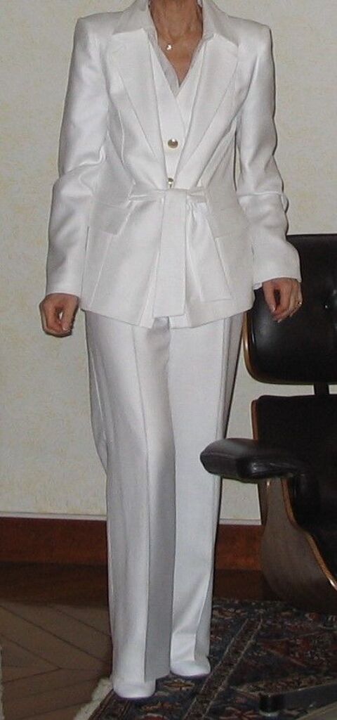 Superbe tailleur 3 pi�ces blanc  UN JOUR AILLEURS  taille 34 45 Issy-les-Moulineaux (92)