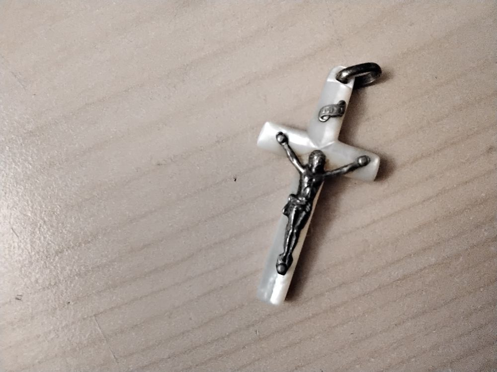 2 croix pendentif Bijoux et montres