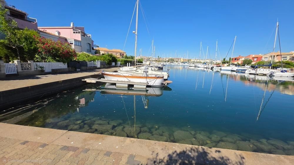 Vente Appartement LE CAP D'AGDE: ÎLE DES MARINAS: Situé dans une résidence sécurisée avec sa plage privée, Appartement situé au 2 ème et dernier étage. Le cap d agde