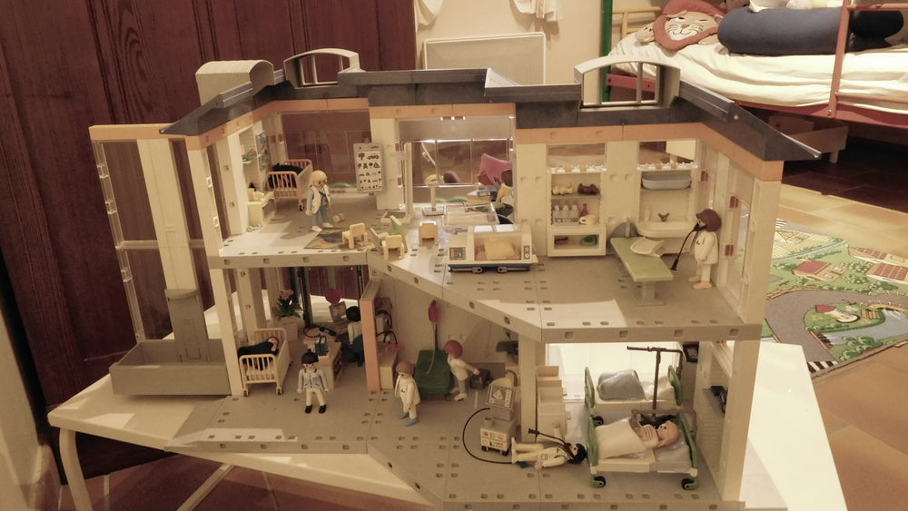 maison, garderie, clinique, manoir, camping Playmobil. Jeux / jouets