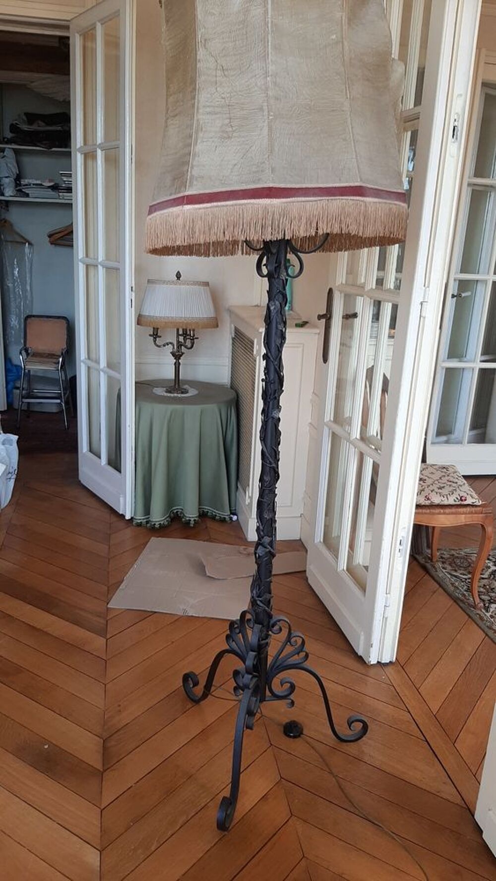 Beau lampadaire ancien fer forg&eacute; Décoration