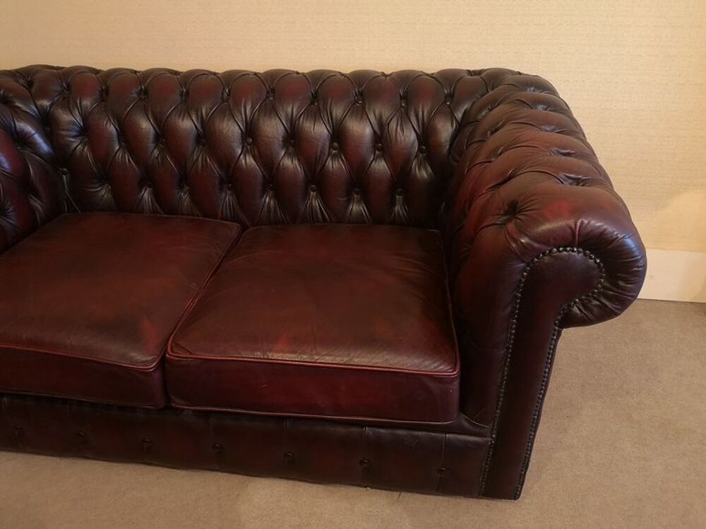 Canap&eacute; chesterfield cuir bordeaux deux places Meubles