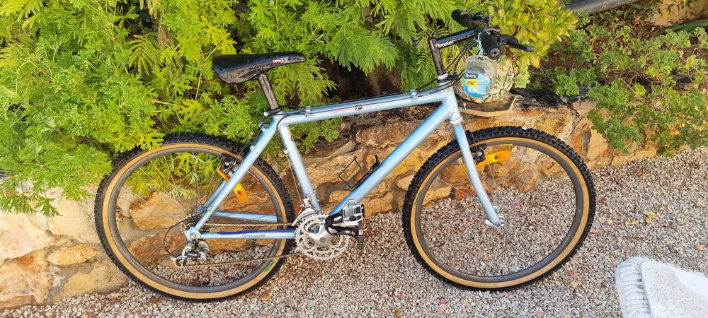 BEAU VELO VTT HOMME EQUIPE EN CAMPAGNOLO Vélos
