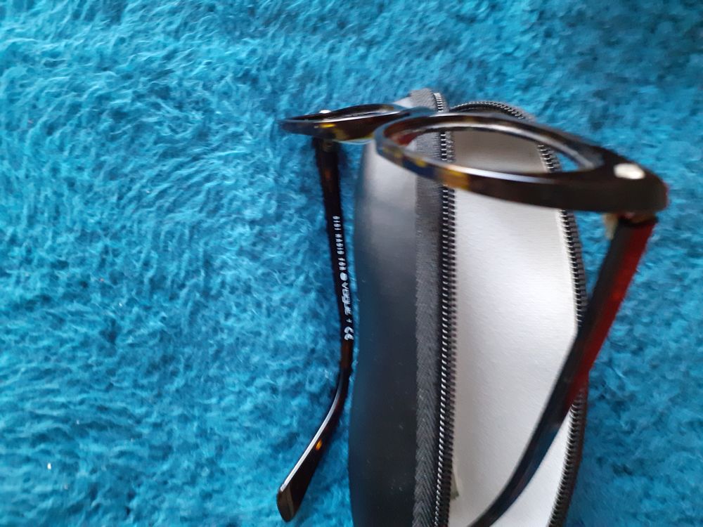Jolie monture de lunette 
Ecaille
Marque Vogue
Bijoux et montres