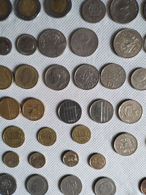 Lot de 68 pices de monnaie plusieurs pays  40 Chasnay (58)