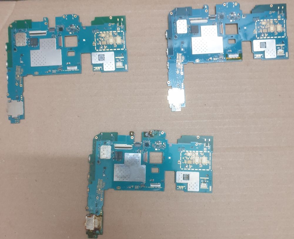 Lot tablettes pour pi&egrave;ces 14 Téléphones et tablettes