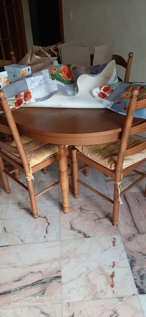 Ensemble table de cuisine + chaises 80 Le Pouzin (07)