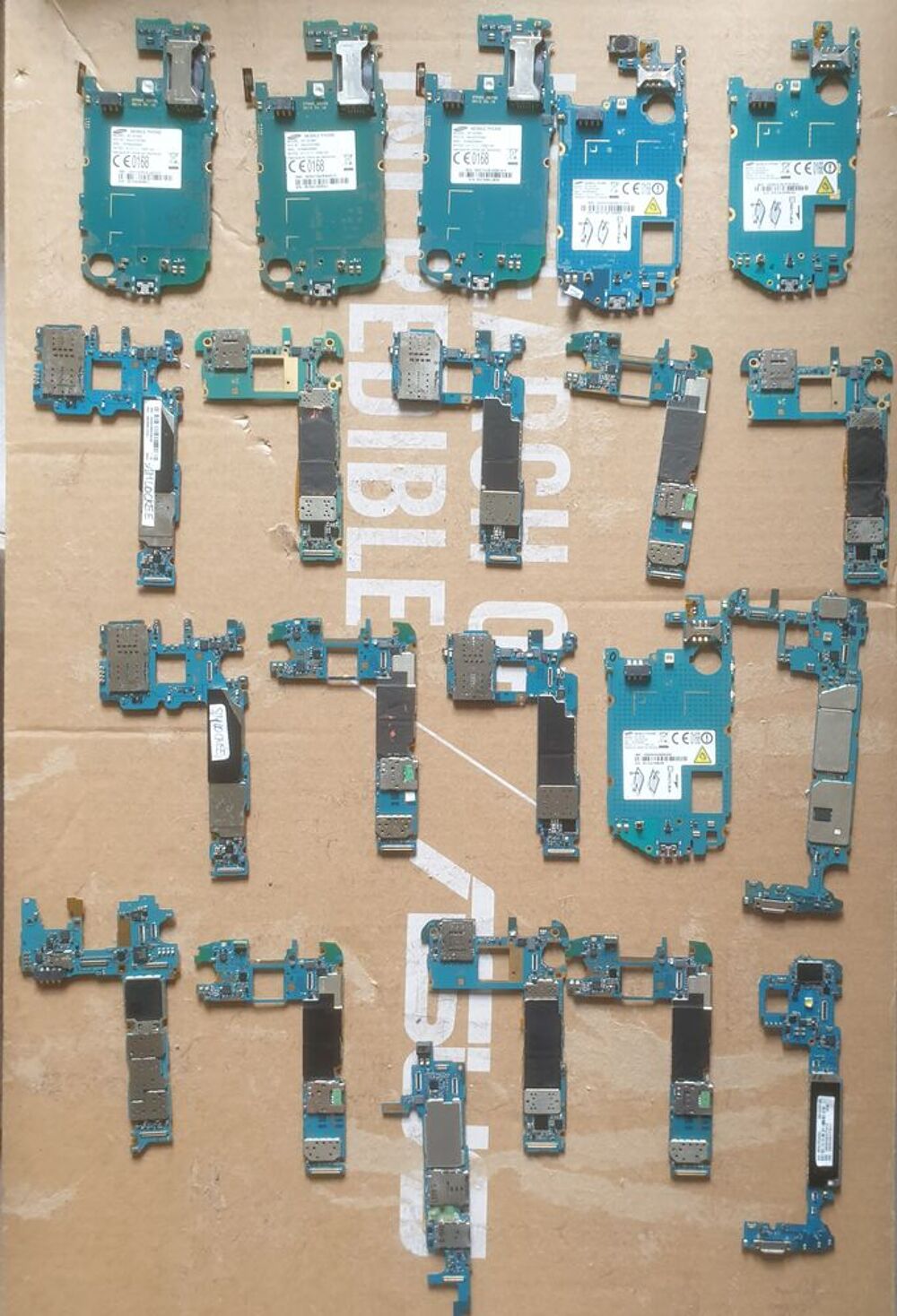 Lot de smartphones Samsung pour pi&egrave;ces Téléphones et tablettes