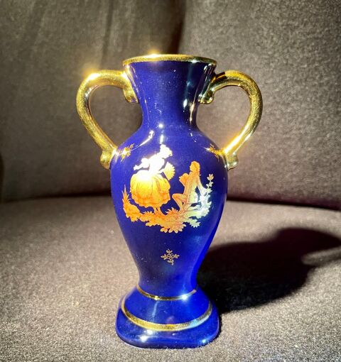 Petit vase en porcelaine 20 Aulnay-la-Rivire (45)