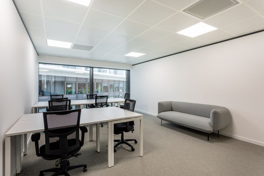   Un bureau de coworking ouvert entièrement équipé pour vous et votre équipe à Spaces Shake Building  