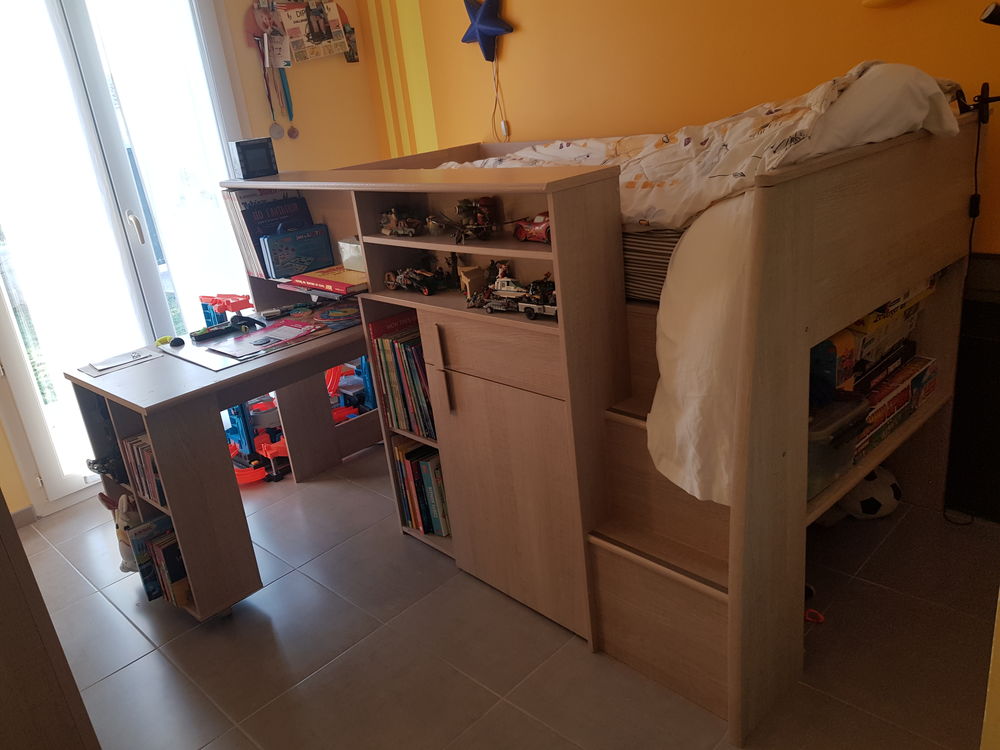 Lit sur&eacute;lev&eacute; 90&times;140 + commode et matelas Meubles
