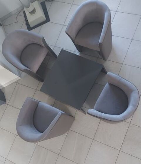 4 FAUTEUILS CABRIOLET + TABLE BASSE (le tout impeccable) 250 Royan (17)