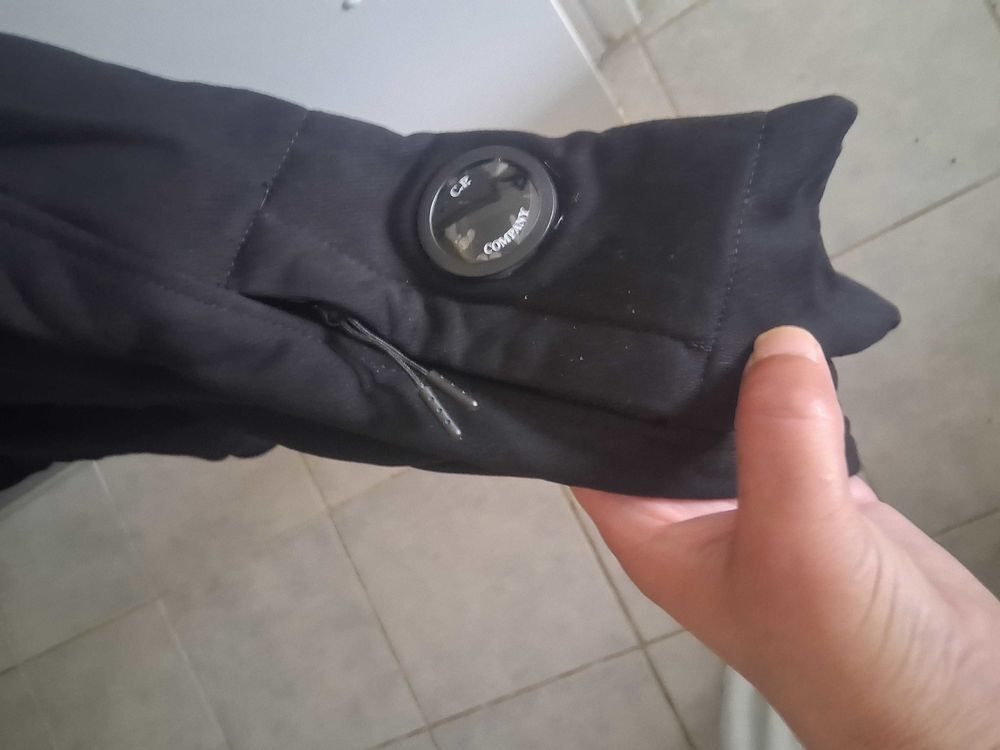 pull noir cp company en L neuf jamais port&eacute; Vêtements