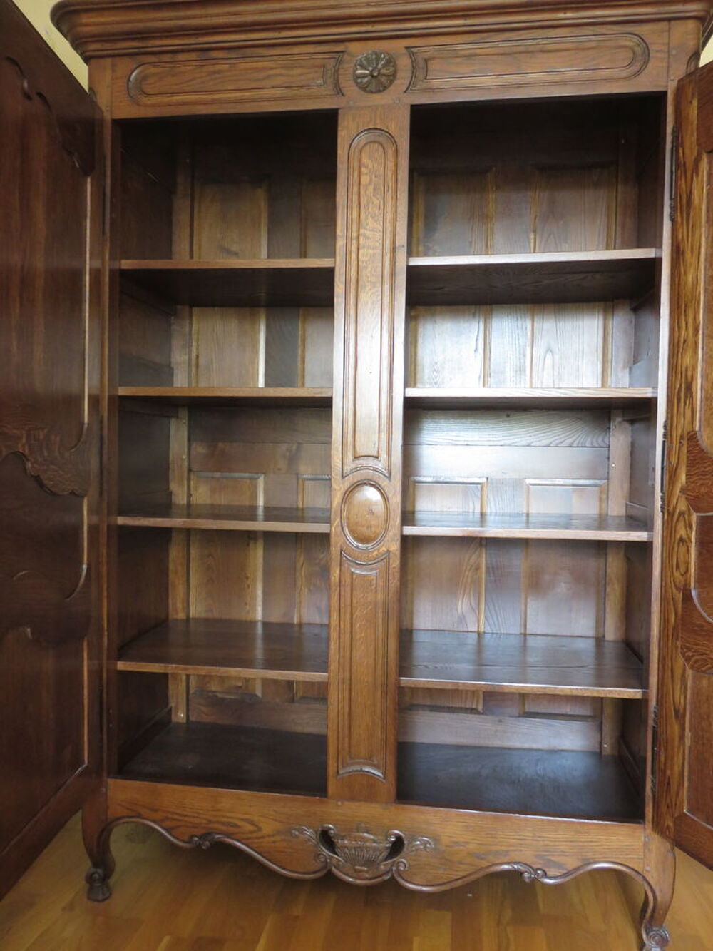 Chambre b&eacute;arnaise Meubles