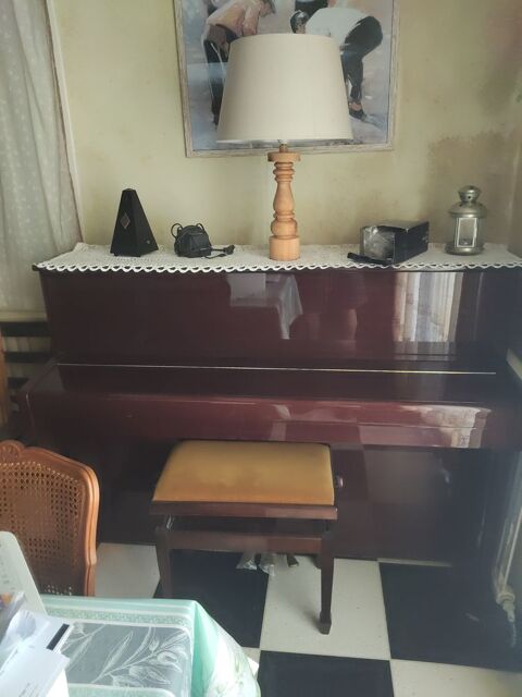 PIANO YAMAHA 800 EUROS Hy�res (83)