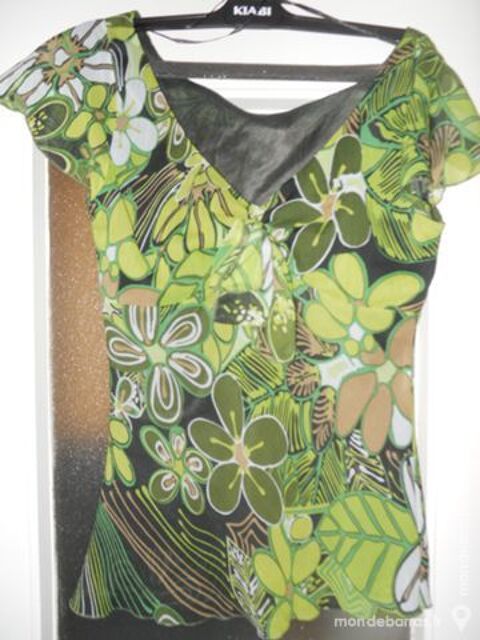 T-shirt avec un petit noeud, taille 38, neuf 8 Rennes (35)