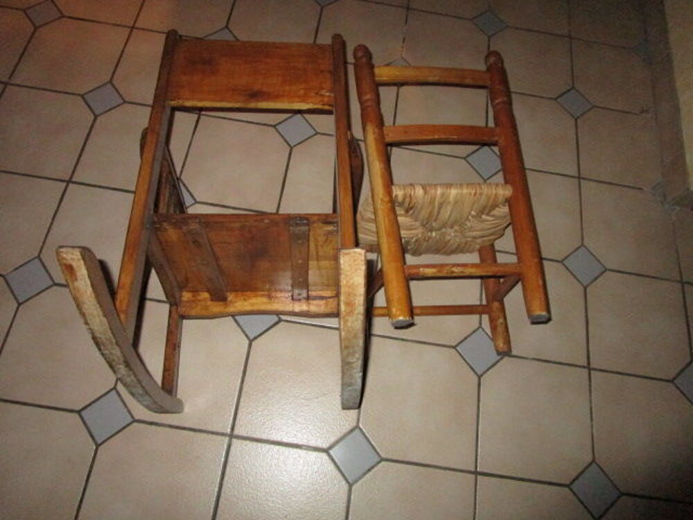 TROIS CHAISES UN ROCKING CHAIR + DEUX CHAISES ENFANT Mobilier enfants