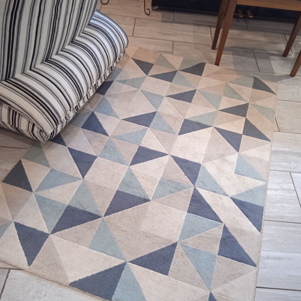 Tapis motifs g&eacute;om&eacute;triques 120*170 bleu beige et gris Décoration
