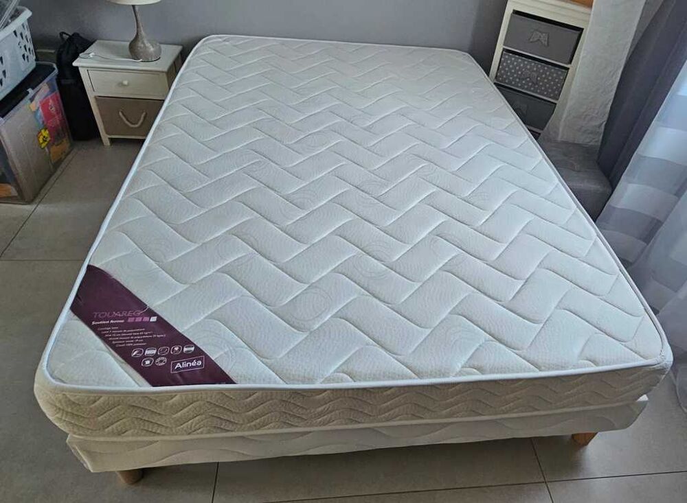 Matelas semi-ferme Alin&eacute;a Toukar&eacute; - Tr&egrave;s bon &eacute;tat Meubles