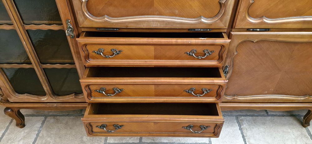 Meuble bahut en bois 5 portes et 3 tiroirs
Meubles