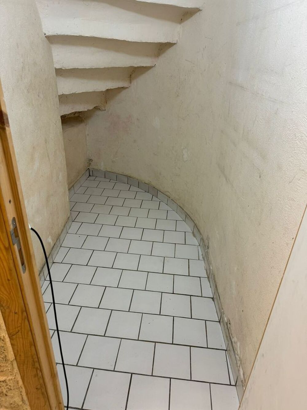 Location Autre cave très saine 3 m2 carrélée facile d'accès Paris 20