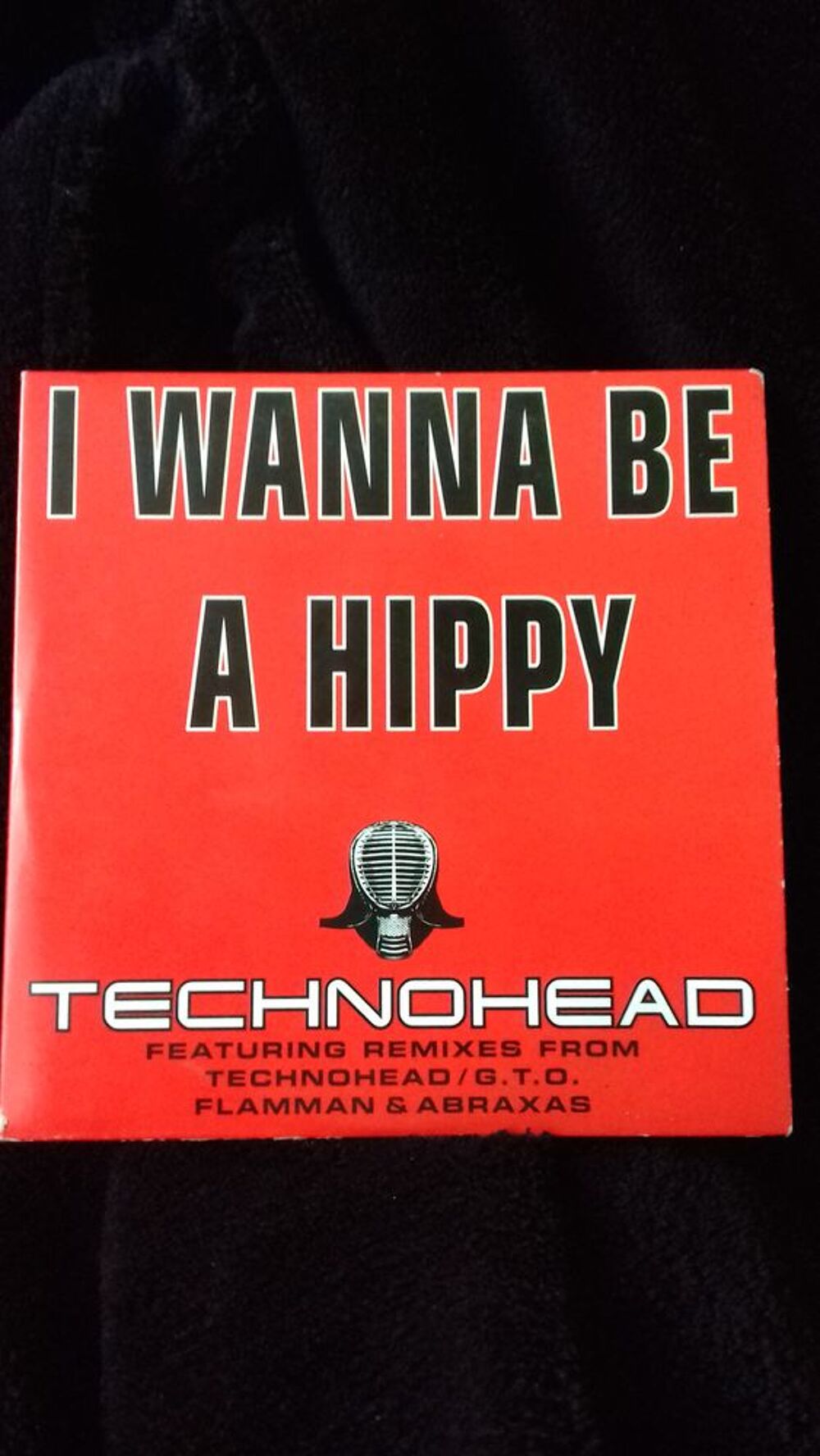 UN CD DE MUSIQUE POPULAIRE CD et vinyles