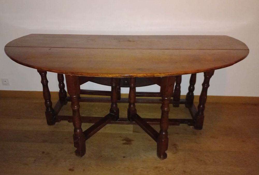 Belle table &agrave; manger avec 8 chaises - bois massif Meubles