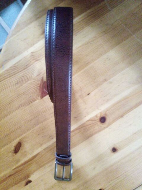 Leggings short femme taille XL neuf ( jamais porté), ceintures cuir noir et marron neuf sur Amiens Rivery. Prix à  négocier. Faire offre Amiens (80)