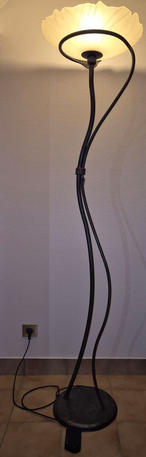 Lampadaire en fer forg�. 50 Villefargeau (89)