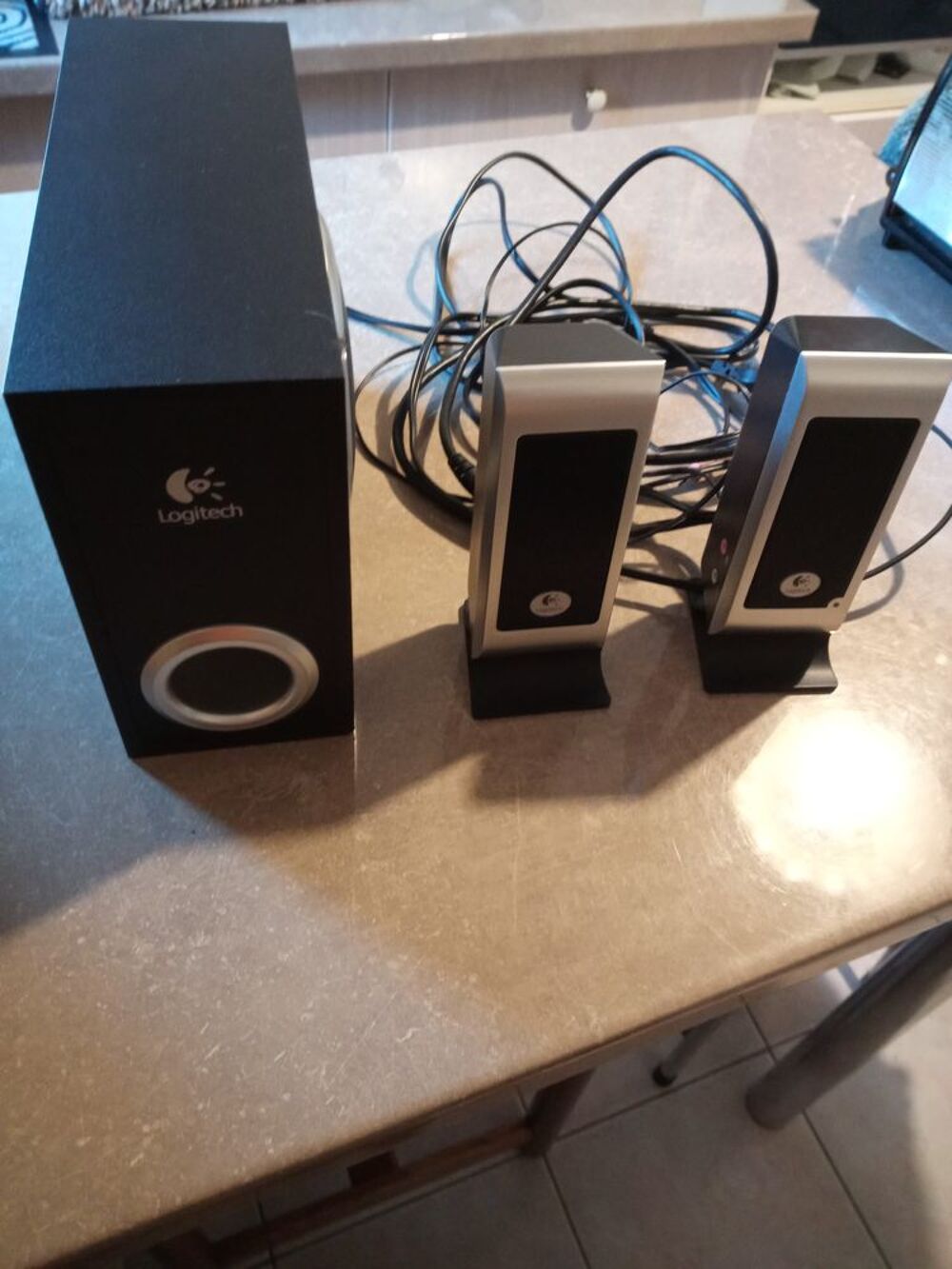 Logitech S200 30 watts 2,1 Matériel informatique
