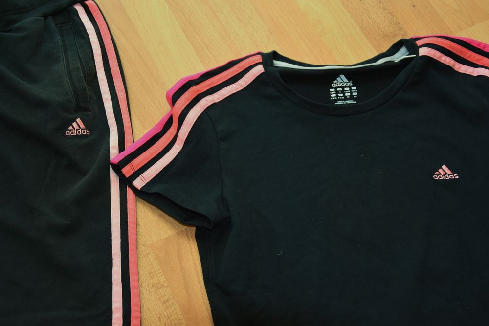 ADIDAS. Jogging Surv&ecirc;tement ADIDAS. Taille: S/XS. Excellent Vêtements