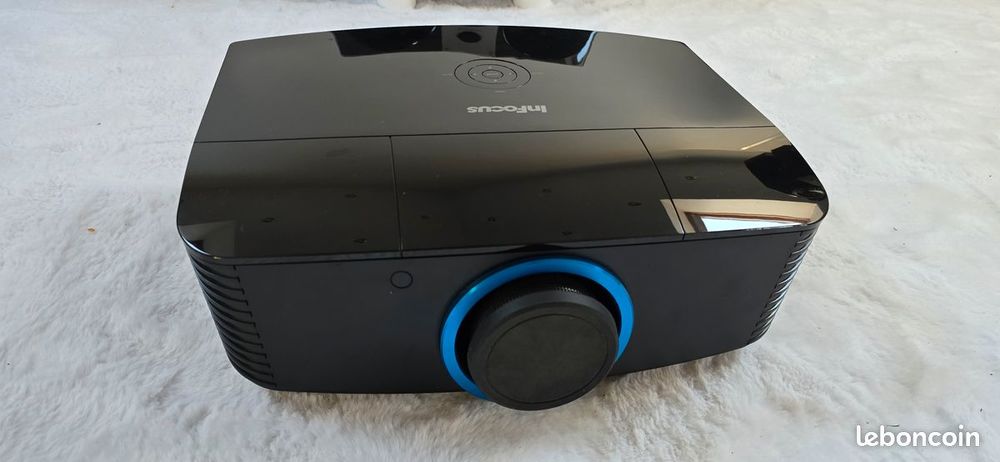 Projecteur DLP Full HD Infocus en bon &eacute;tat Photos/Video/TV